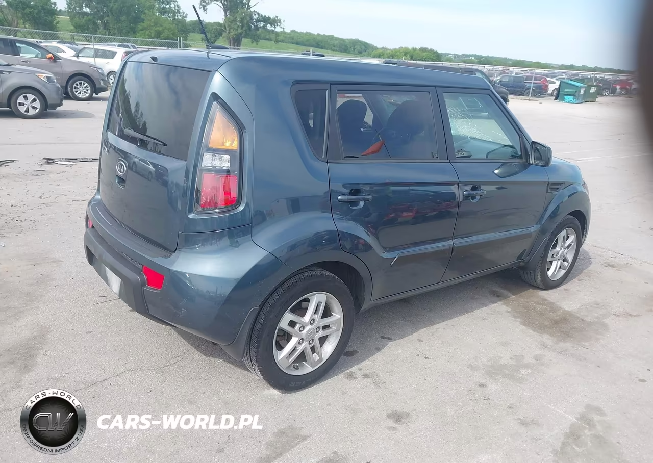 2011 Kia Soul + VIN:KNDJT2A28B7203655 - 4
