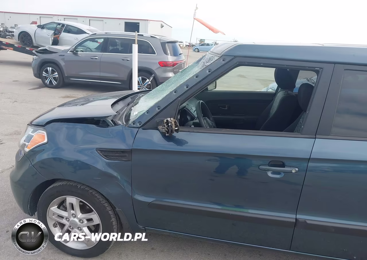 2011 Kia Soul + VIN:KNDJT2A28B7203655 - 6