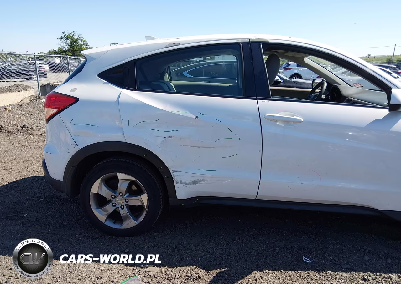 2018 Honda Hr-V Lx VIN:3CZRU6H37JM700197 - 6