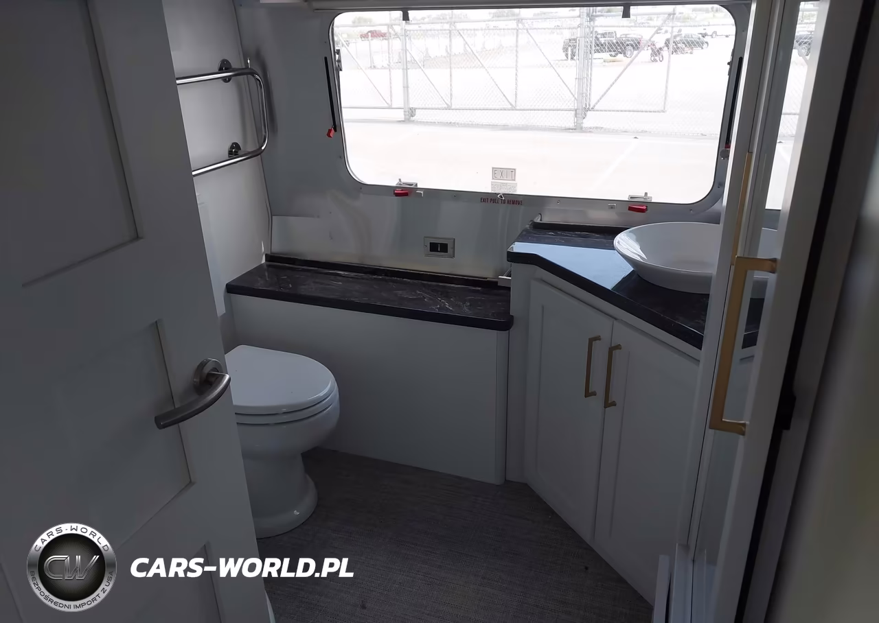 2025 Airstream 33Fb VIN:1STVBYT28SJ576820 - 10