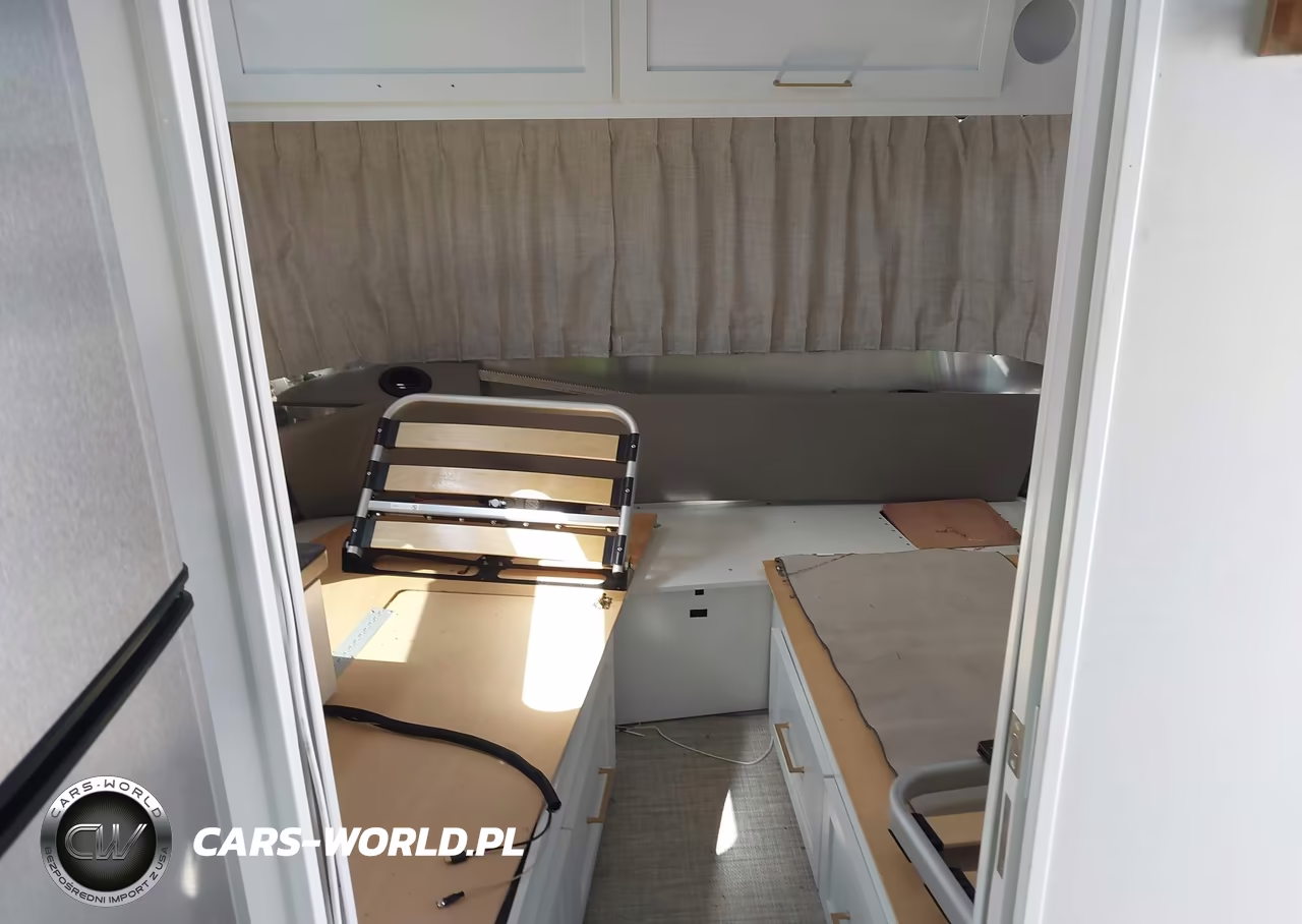 2025 Airstream 33Fb VIN:1STVBYT28SJ576820 - 5