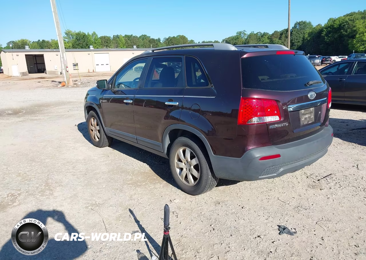 2011 Kia Sorento Lx V6 VIN:5XYKT4A23BG160586 - 3