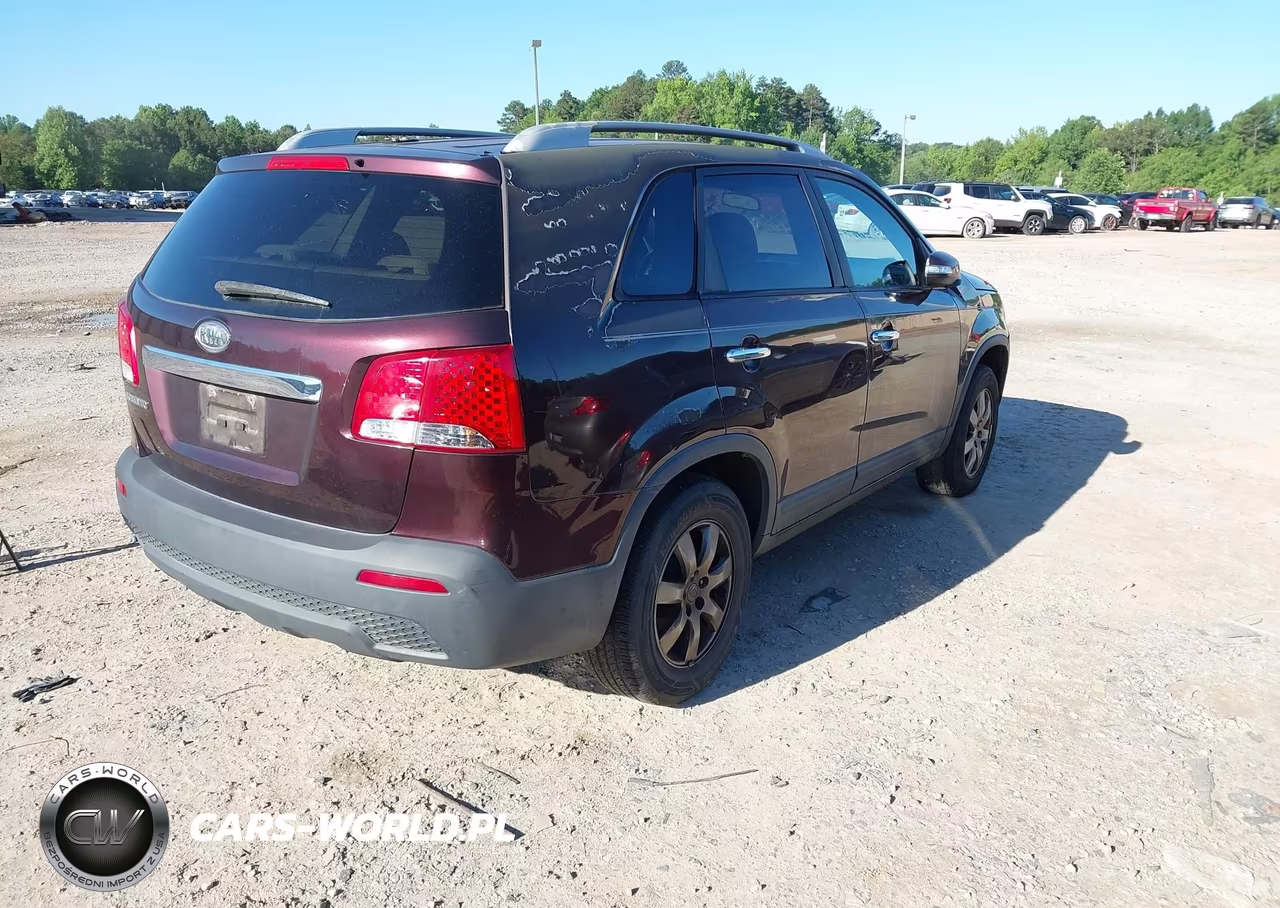 2011 Kia Sorento Lx V6 VIN:5XYKT4A23BG160586 - 4