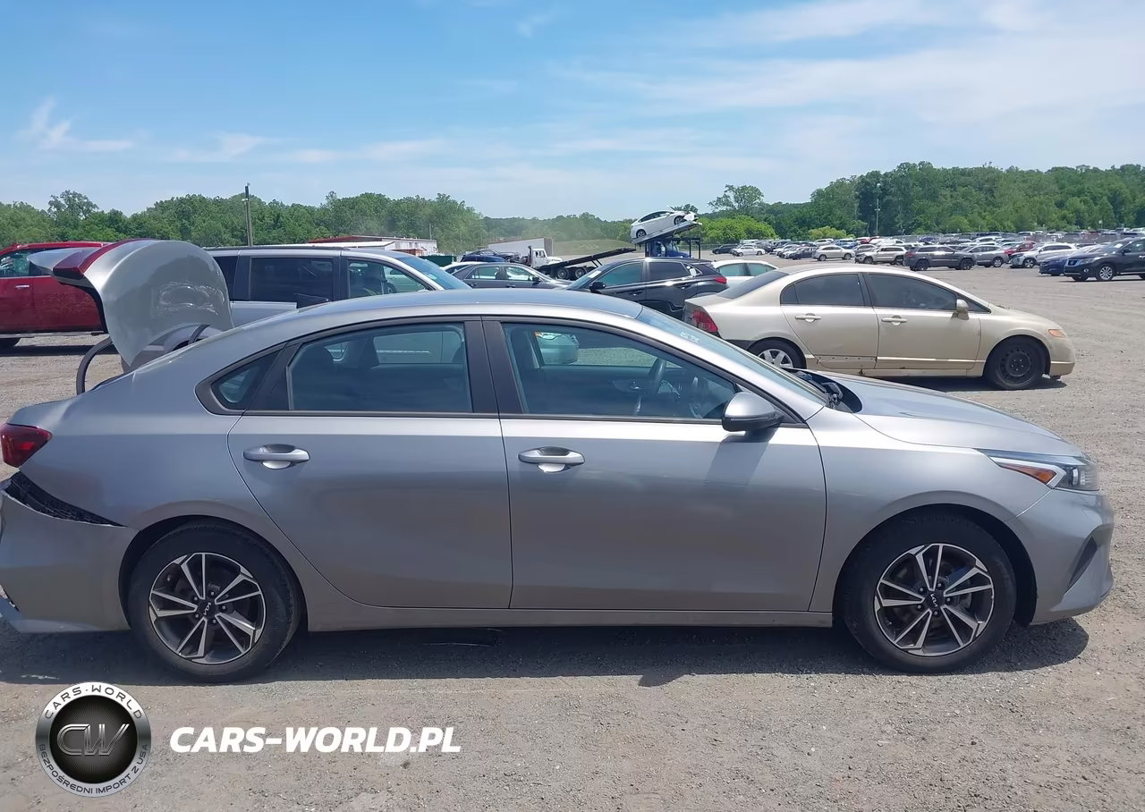2022 Kia Forte Lxs VIN:3KPF24AD6NE495526 - 14