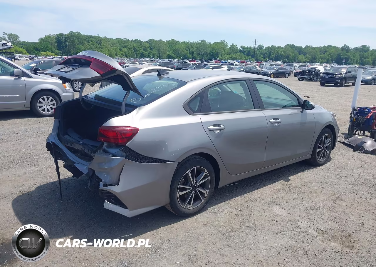 2022 Kia Forte Lxs VIN:3KPF24AD6NE495526 - 4