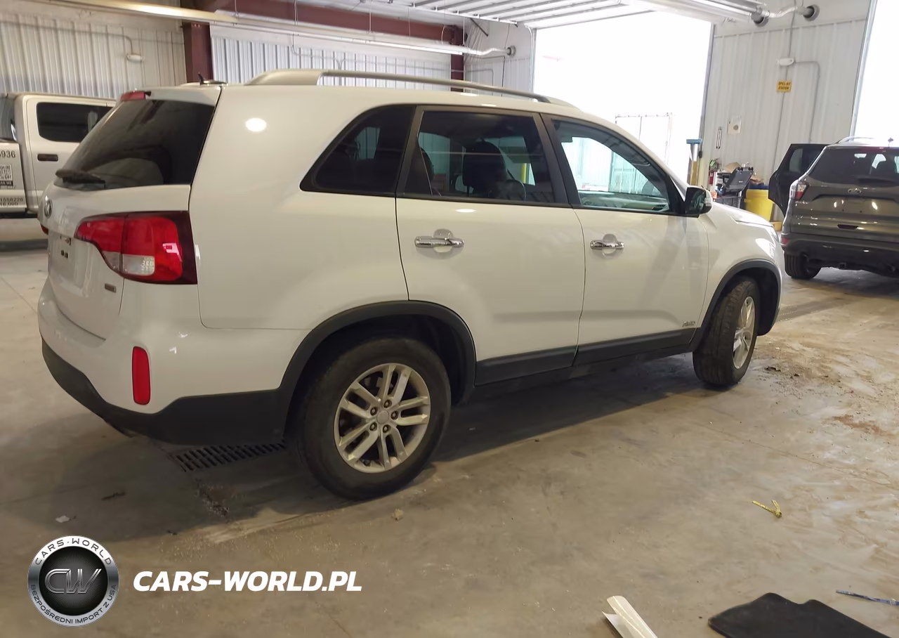 2015 Kia Sorento Lx V6 VIN:5XYKTDA73FG595156 - 4