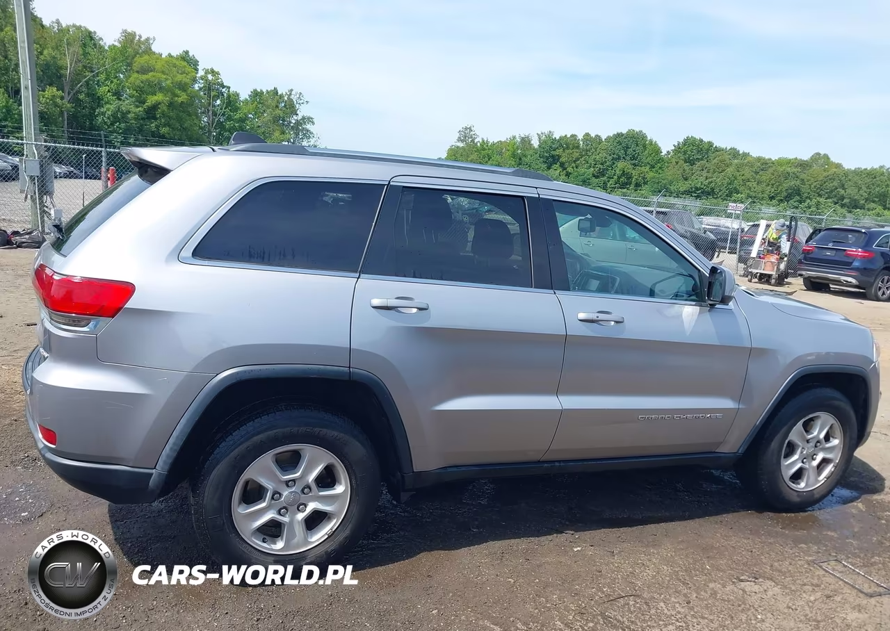 2015 Jeep Grand Cherokee Laredo VIN:1C4RJFAG6FC704200 - 13