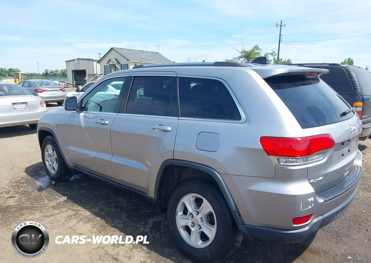 2015 Jeep Grand Cherokee Laredo VIN:1C4RJFAG6FC704200 - 3