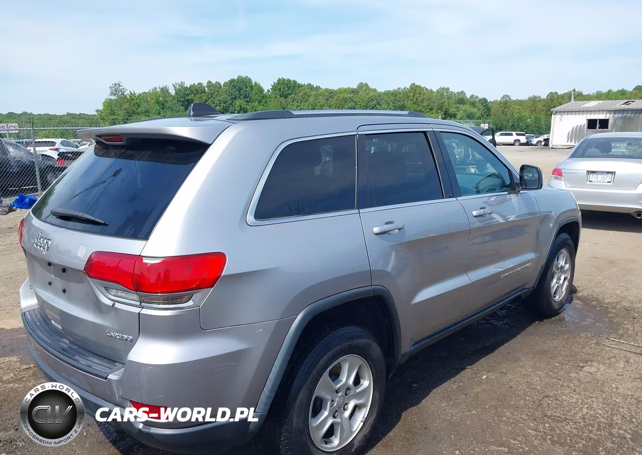 2015 Jeep Grand Cherokee Laredo VIN:1C4RJFAG6FC704200 - 4