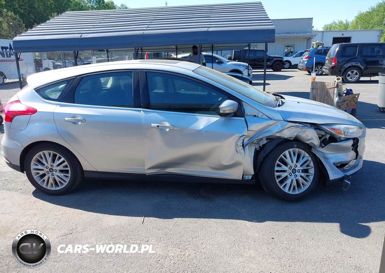 2017 Ford Focus Titanium VIN:1FADP3N29HL333726 - 14