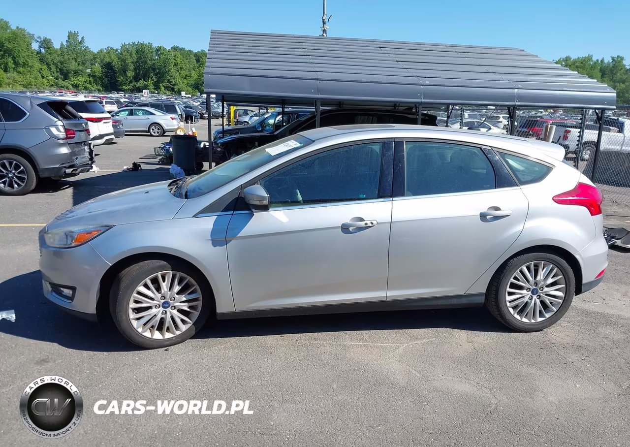 2017 Ford Focus Titanium VIN:1FADP3N29HL333726 - 15
