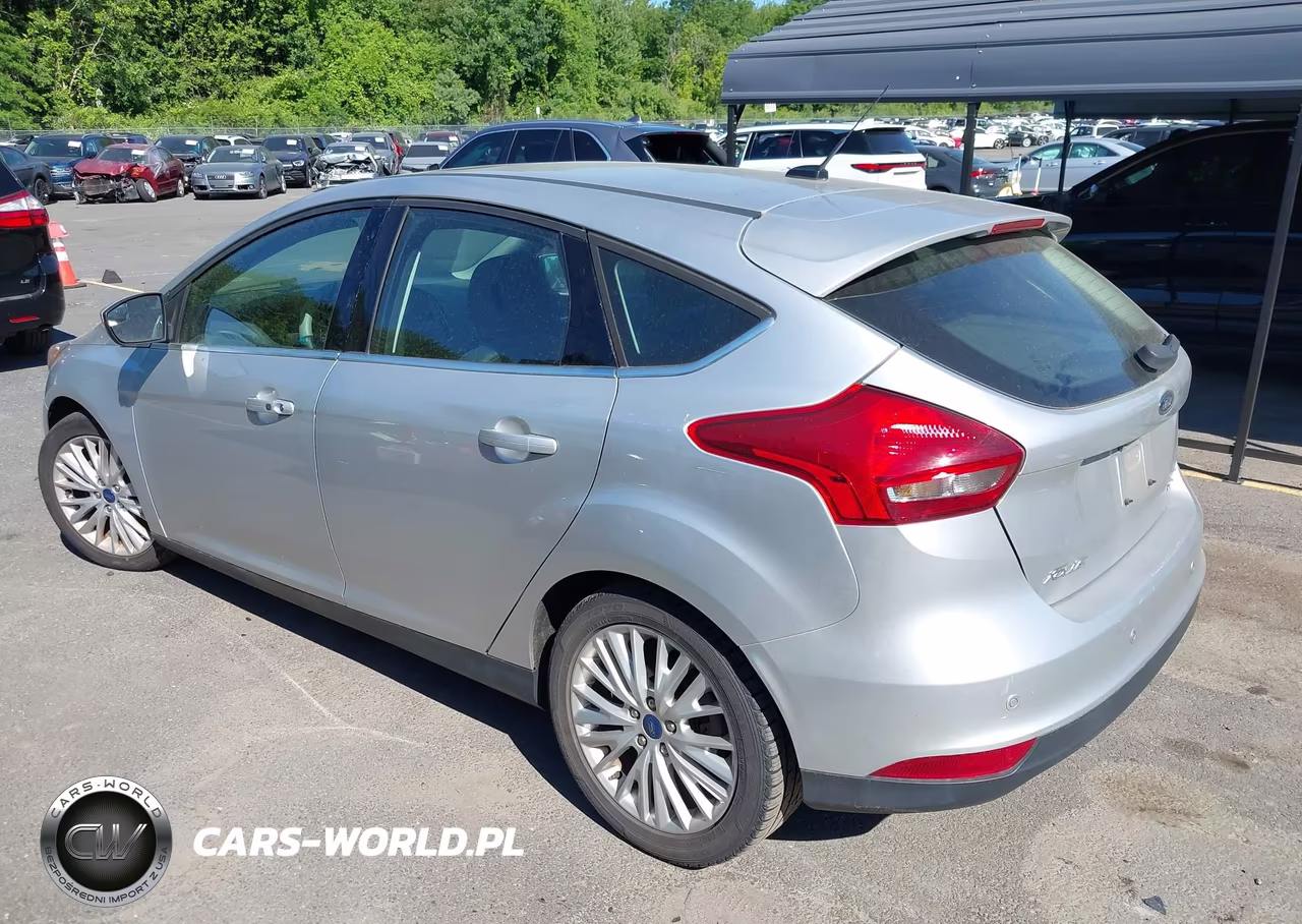 2017 Ford Focus Titanium VIN:1FADP3N29HL333726 - 3