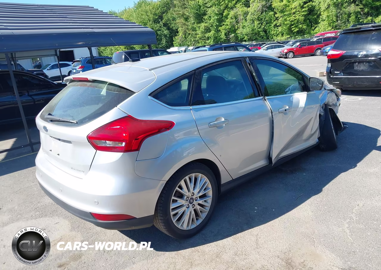2017 Ford Focus Titanium VIN:1FADP3N29HL333726 - 4