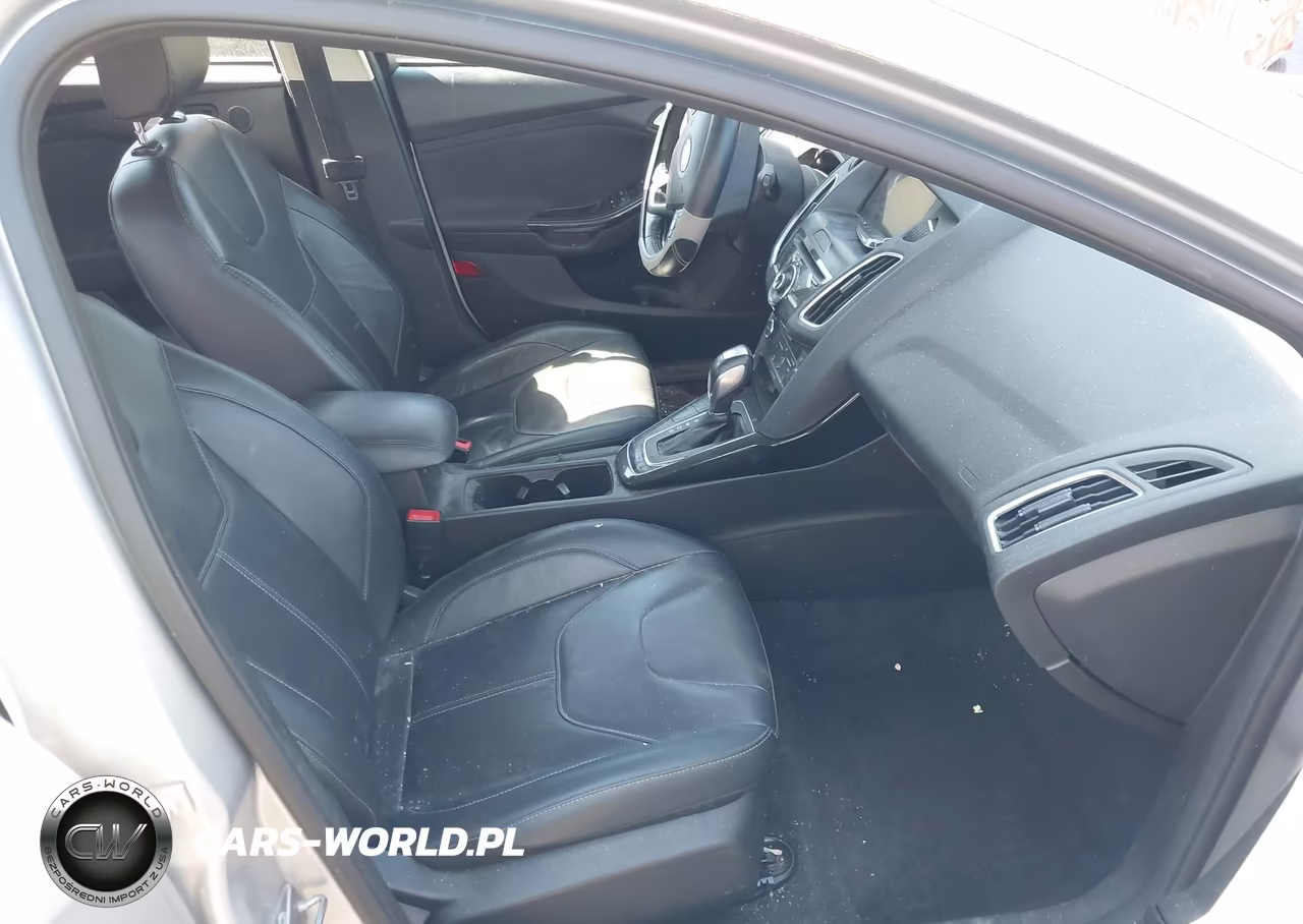 2017 Ford Focus Titanium VIN:1FADP3N29HL333726 - 5