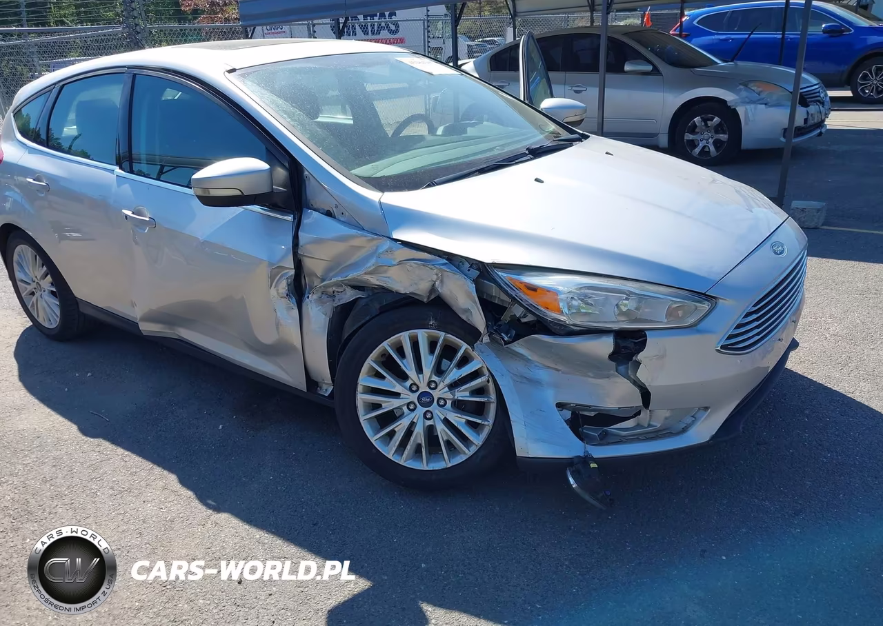 2017 Ford Focus Titanium VIN:1FADP3N29HL333726 - 6
