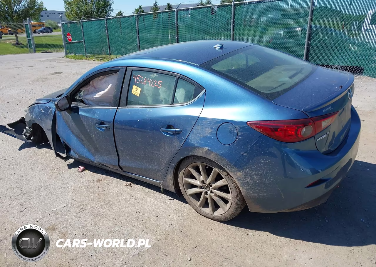 2018 Mazda Mazda3 Touring VIN:3MZBN1V34JM170361 - 3