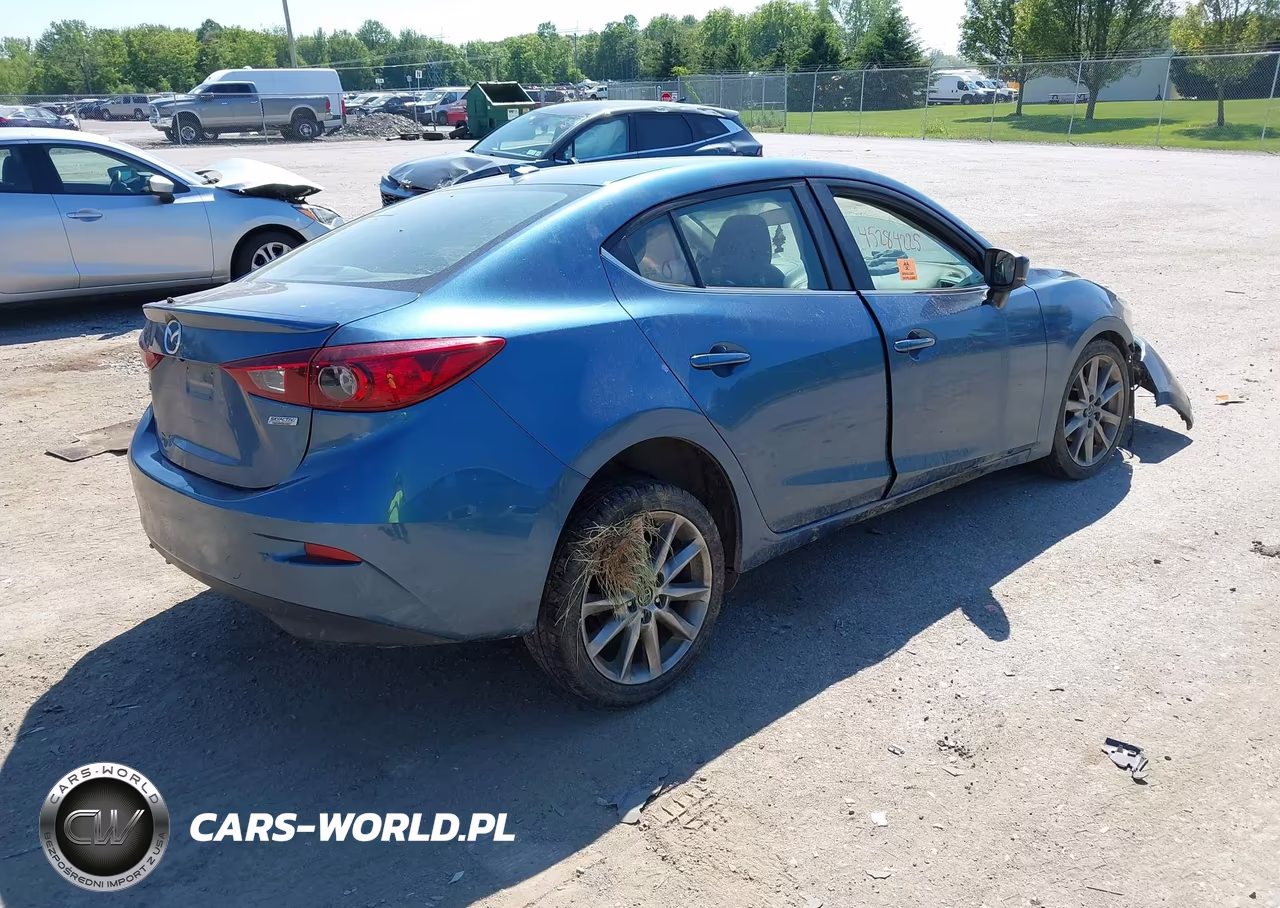 2018 Mazda Mazda3 Touring VIN:3MZBN1V34JM170361 - 4