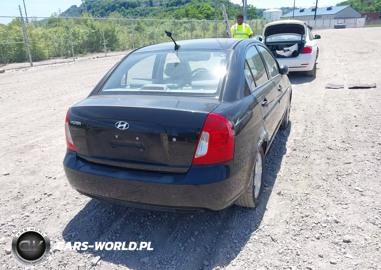 2007 Hyundai Accent Gls VIN:KMHCN46CX7U144192 - 4