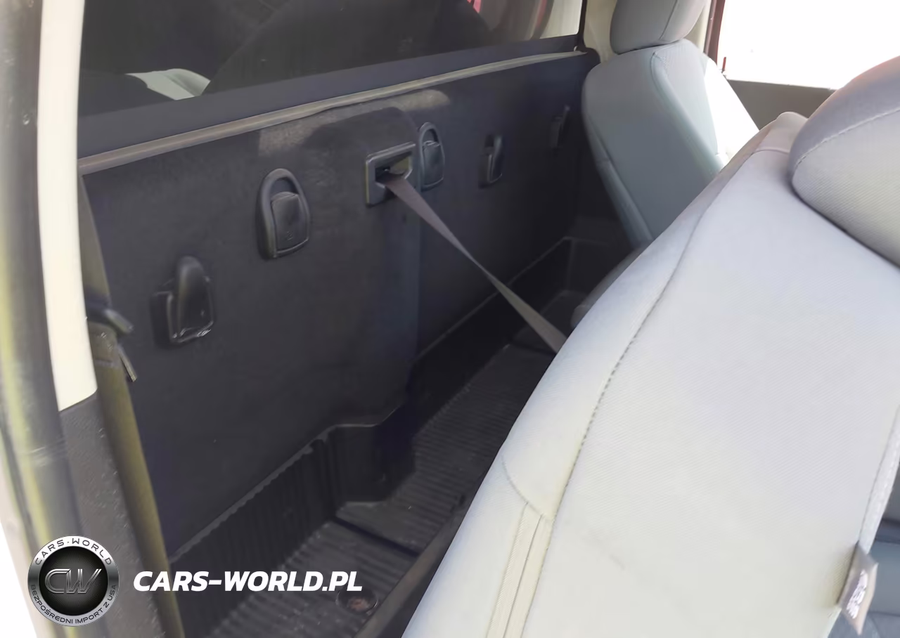 2019 Ram 1500 Classic VIN:3C6JR6DG8KG588787 - 8