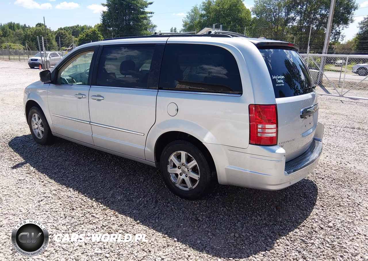 2010 Chrysler Town & Country Touring Plus VIN:2A4RR8DX1AR422332 - 3