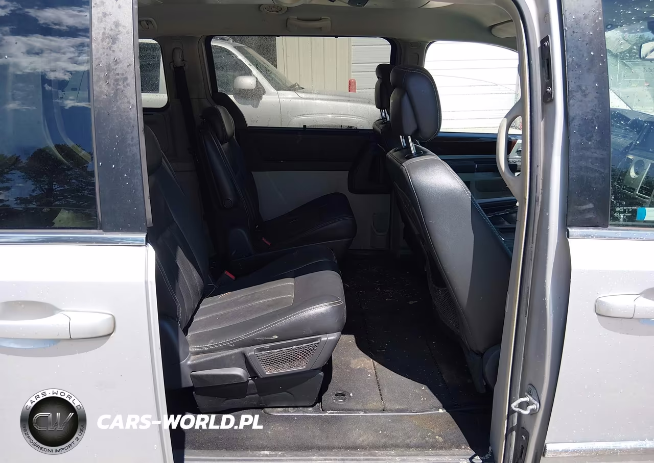 2010 Chrysler Town & Country Touring Plus VIN:2A4RR8DX1AR422332 - 8