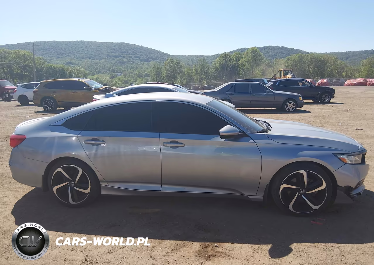 2018 Honda Accord Sport VIN:1HGCV1F3XJA265737 - 13