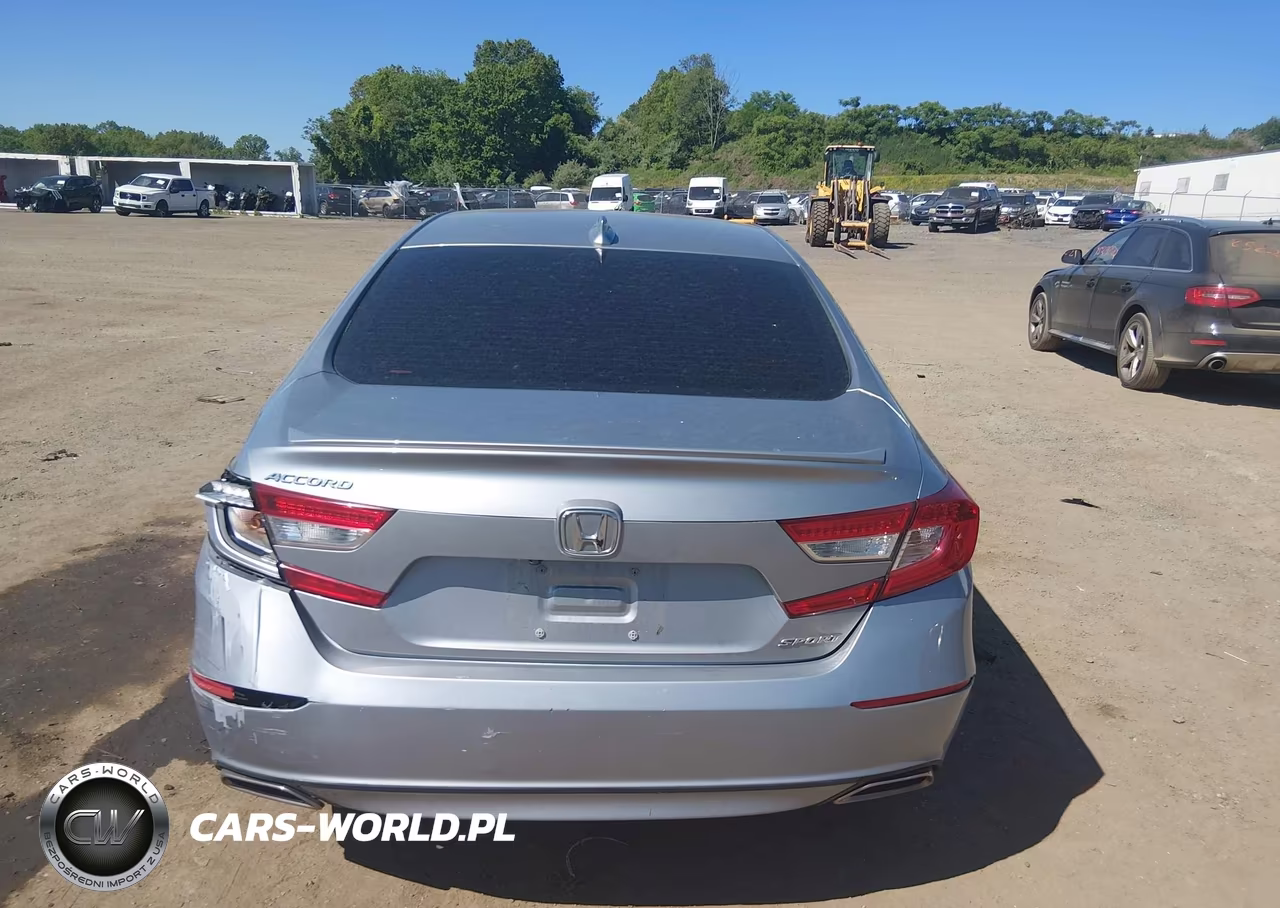 2018 Honda Accord Sport VIN:1HGCV1F3XJA265737 - 16