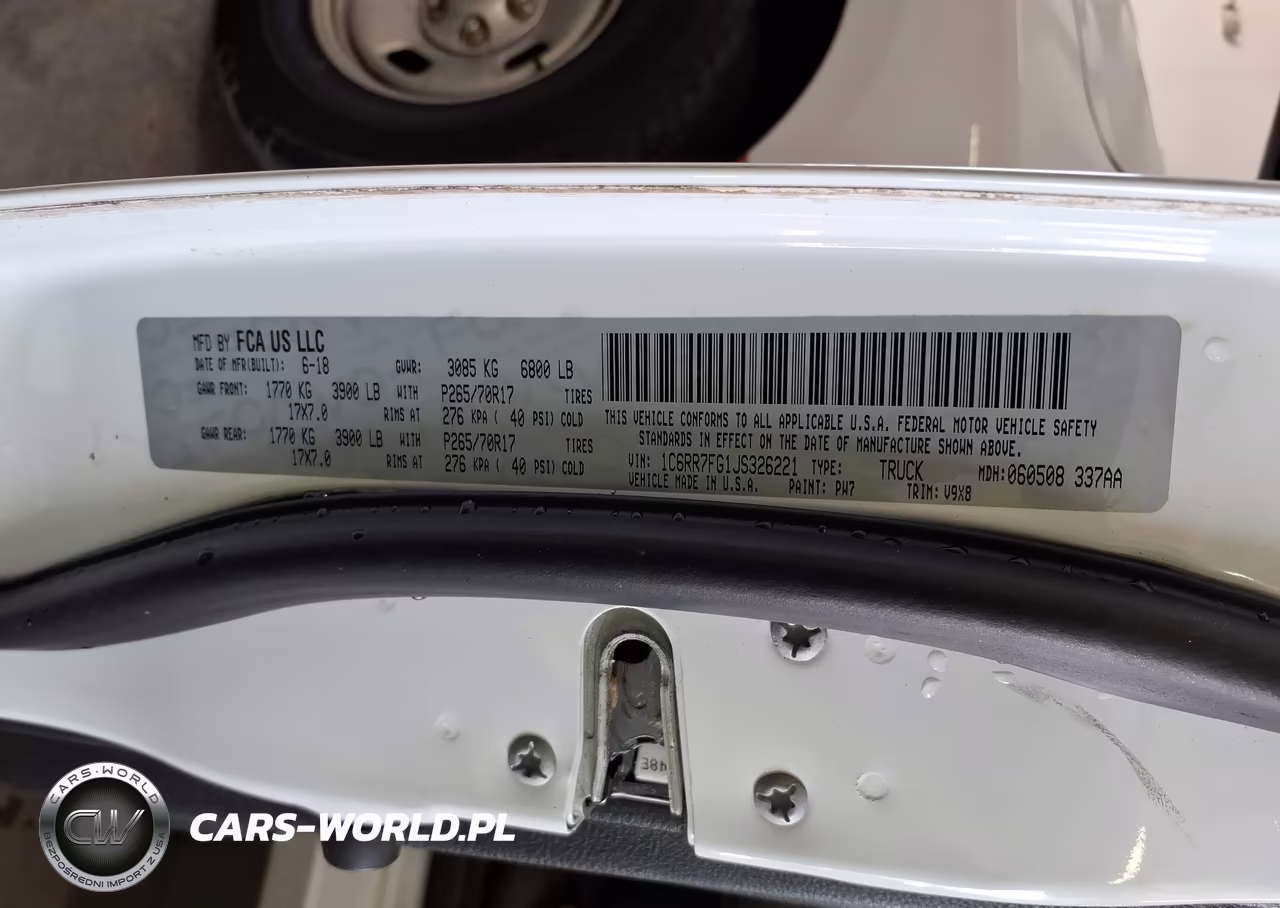 2018 Ram 1500 VIN:1C6RR7FG1JS326221 - 9