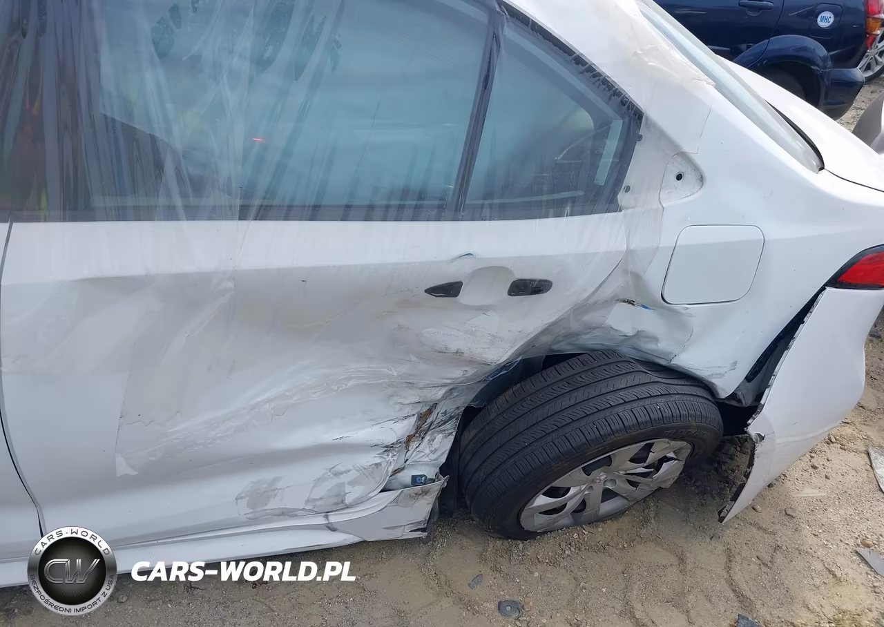 2020 Toyota Corolla Le VIN:5YFEPRAE6LP105555 - 6