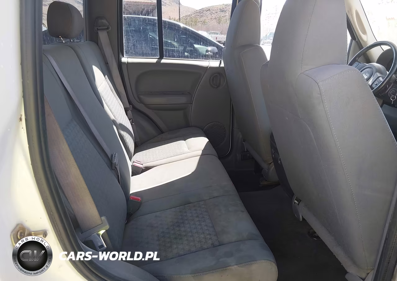 2007 Jeep Liberty Sport VIN:1J4GL48K77W721260 - 8