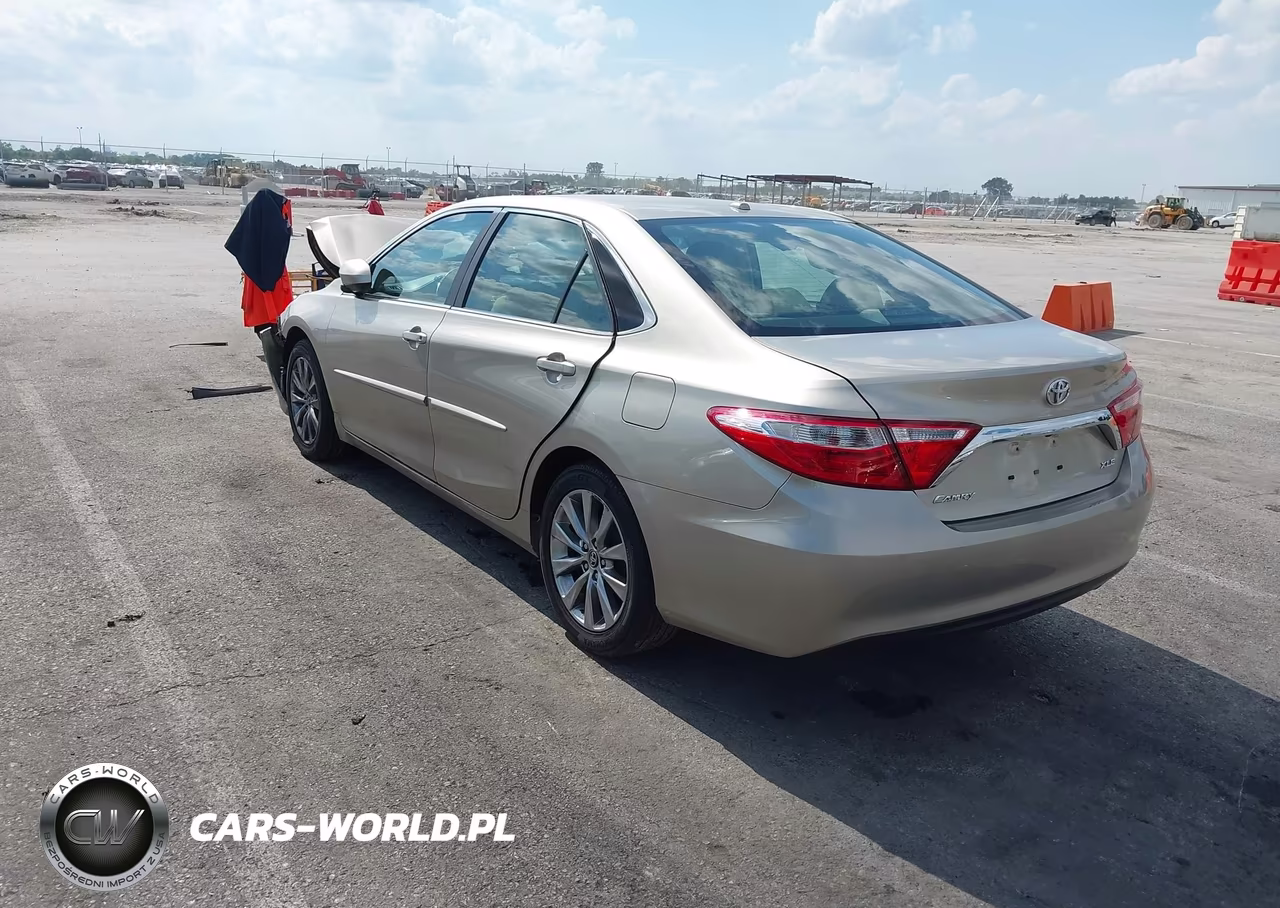 2015 Toyota Camry Xle VIN:4T4BF1FKXFR508176 - 3