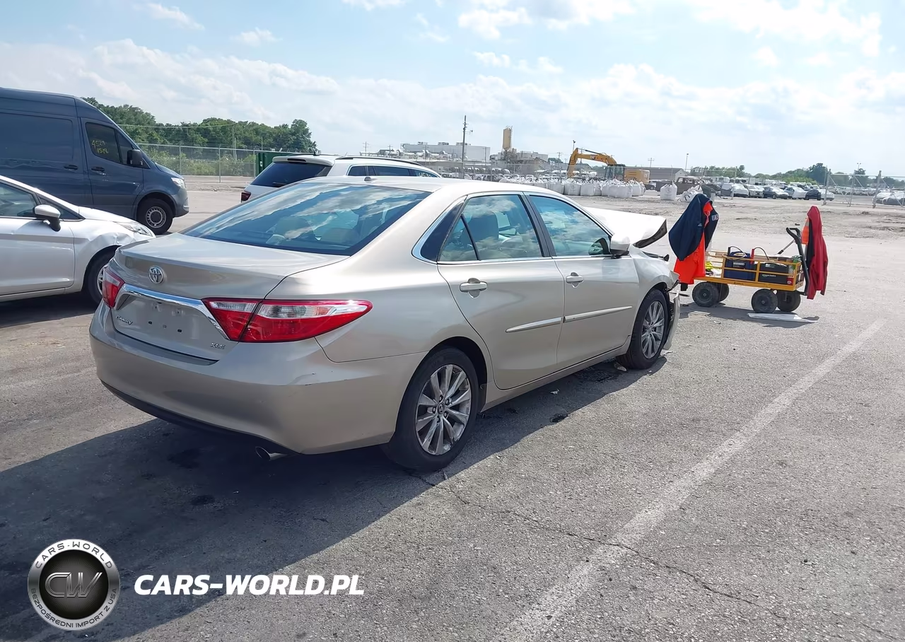 2015 Toyota Camry Xle VIN:4T4BF1FKXFR508176 - 4