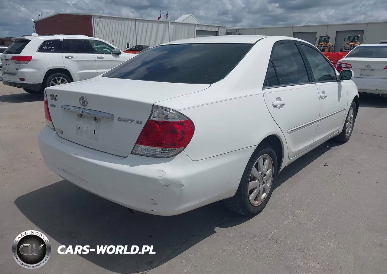 2005 Toyota Camry Xle VIN:4T1BE32KX5U596501 - 4