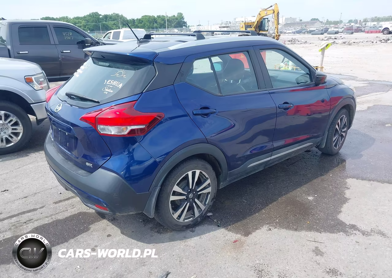 2018 Nissan Kicks Sr VIN:3N1CP5CU2JL512645 - 4