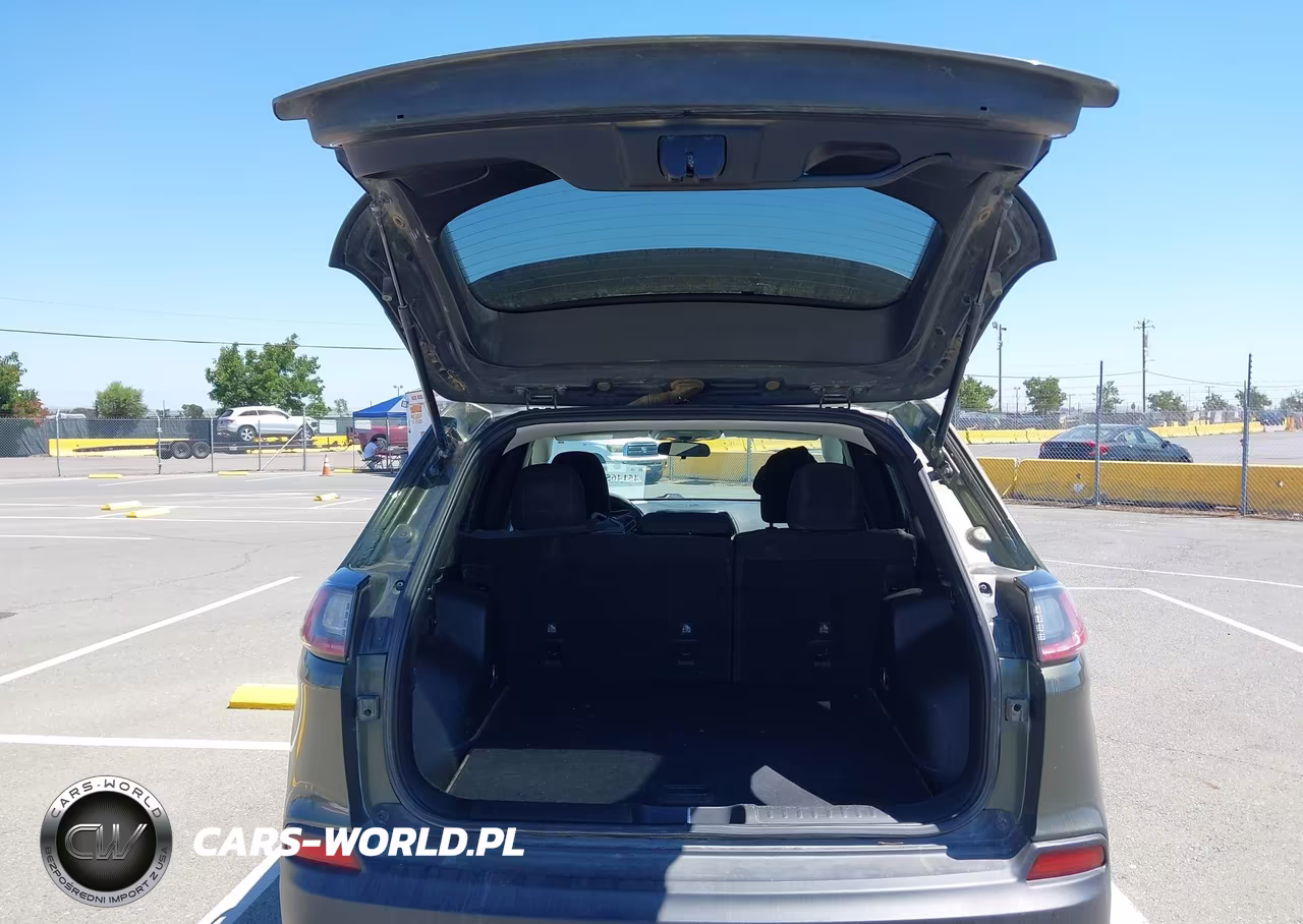 2019 Jeep Cherokee Latitude 4X4 VIN:1C4PJMCB8KD440348 - 12