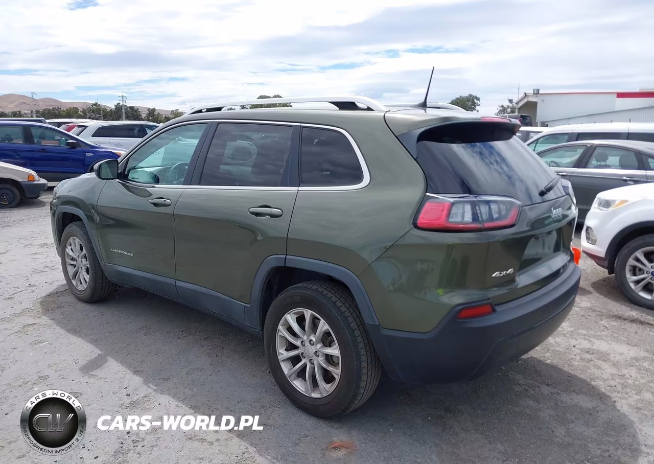 2019 Jeep Cherokee Latitude 4X4 VIN:1C4PJMCB8KD440348 - 3