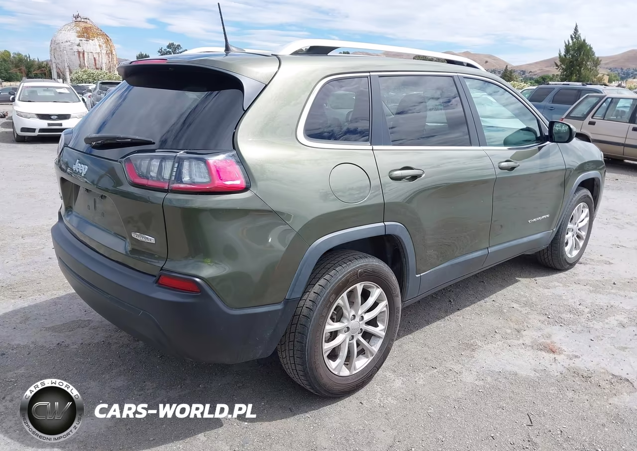 2019 Jeep Cherokee Latitude 4X4 VIN:1C4PJMCB8KD440348 - 4