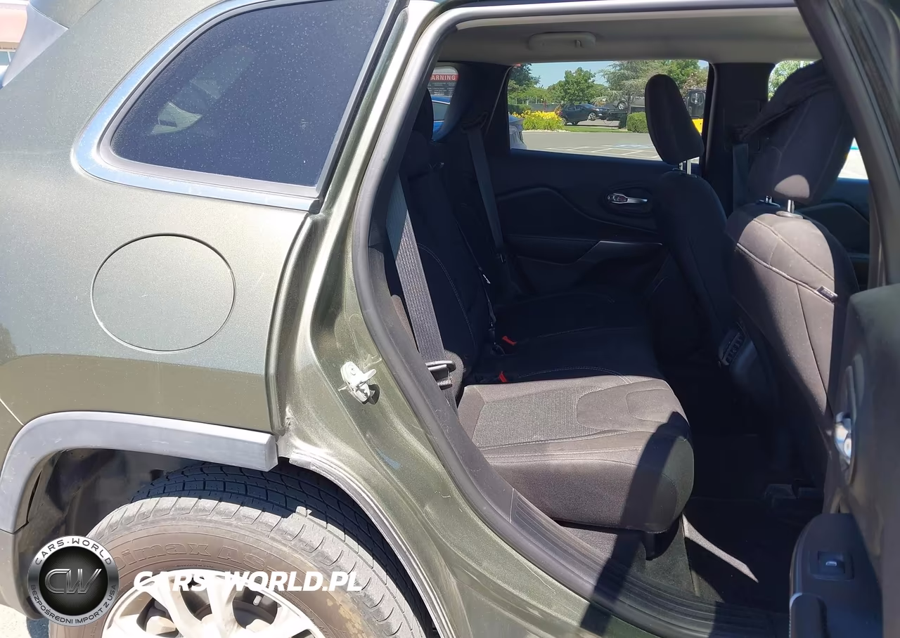 2019 Jeep Cherokee Latitude 4X4 VIN:1C4PJMCB8KD440348 - 8
