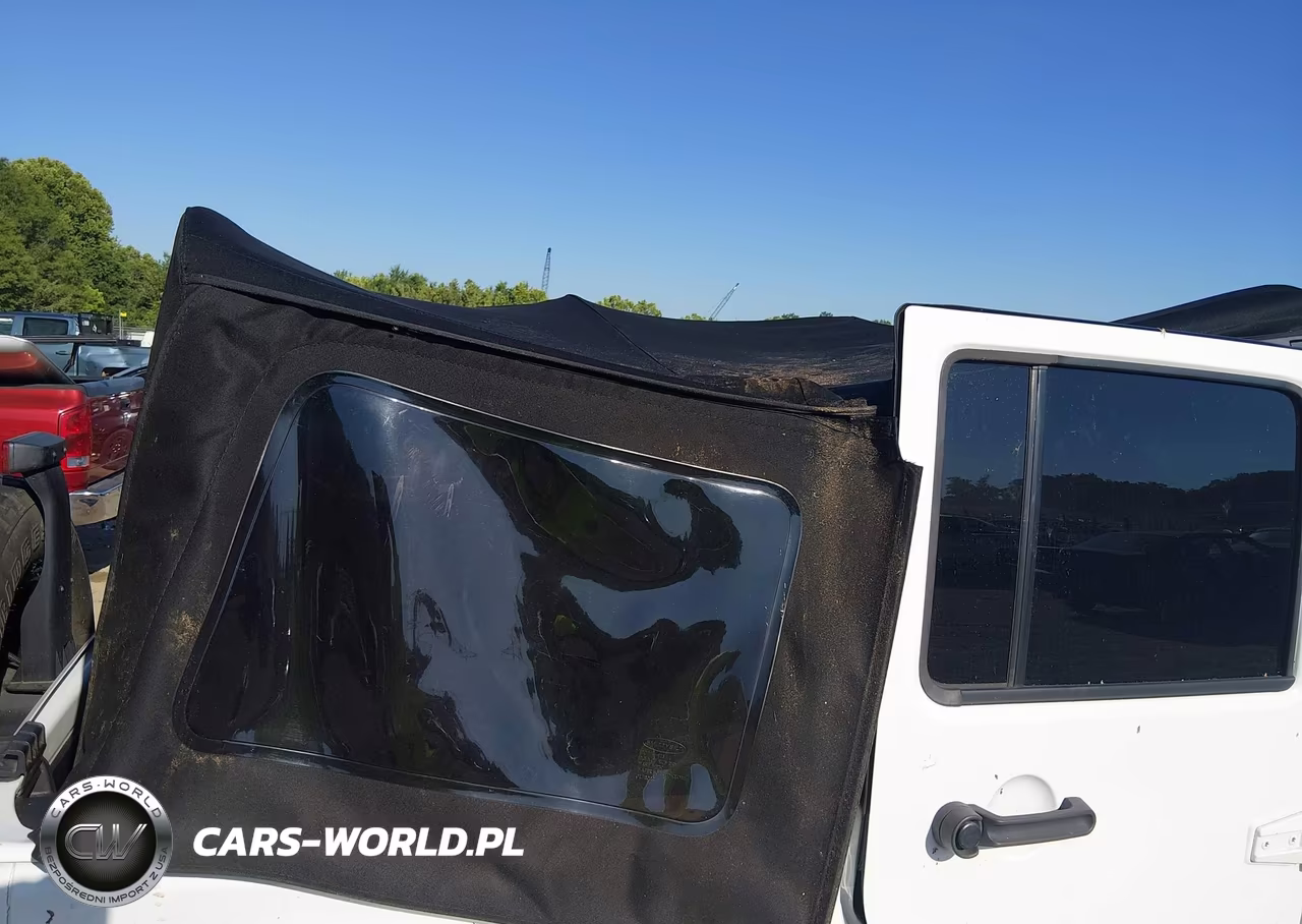 2016 Jeep Wrangler Unlimited Sahara VIN:1C4BJWEG2GL104772 - 17