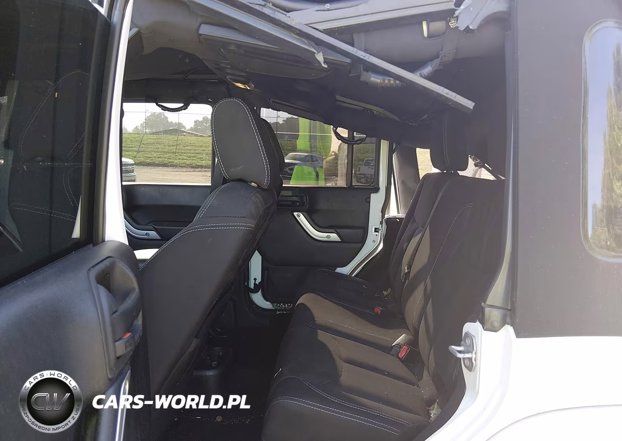 2016 Jeep Wrangler Unlimited Sahara VIN:1C4BJWEG2GL104772 - 8