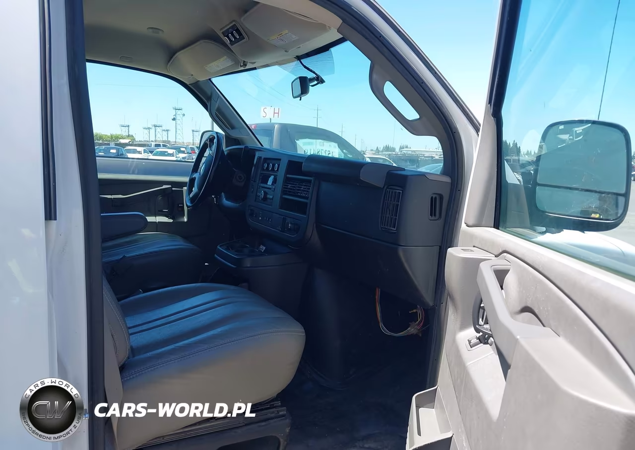 2018 Chevrolet Express 3500 Ls VIN:1GAZGNFG7J1275597 - 5