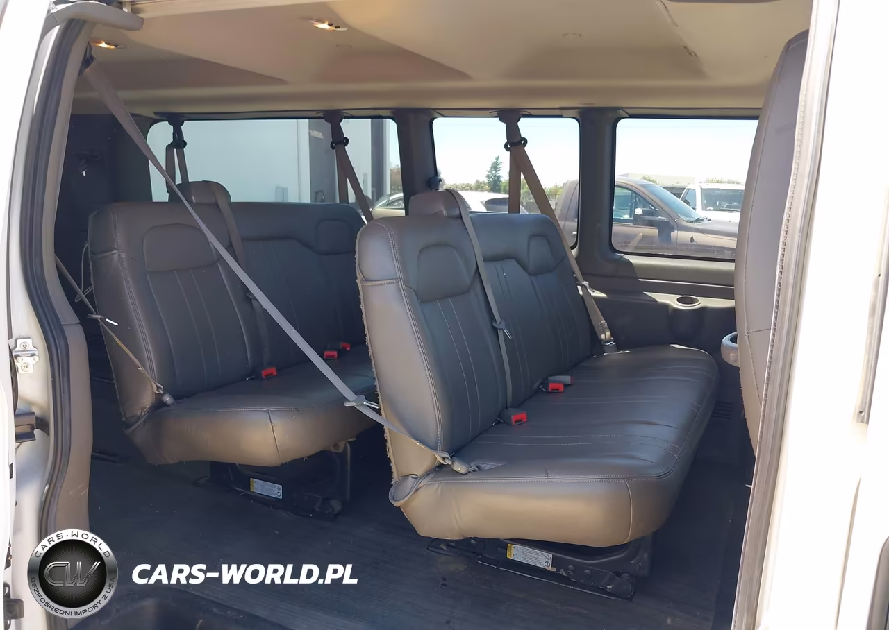 2018 Chevrolet Express 3500 Ls VIN:1GAZGNFG7J1275597 - 8