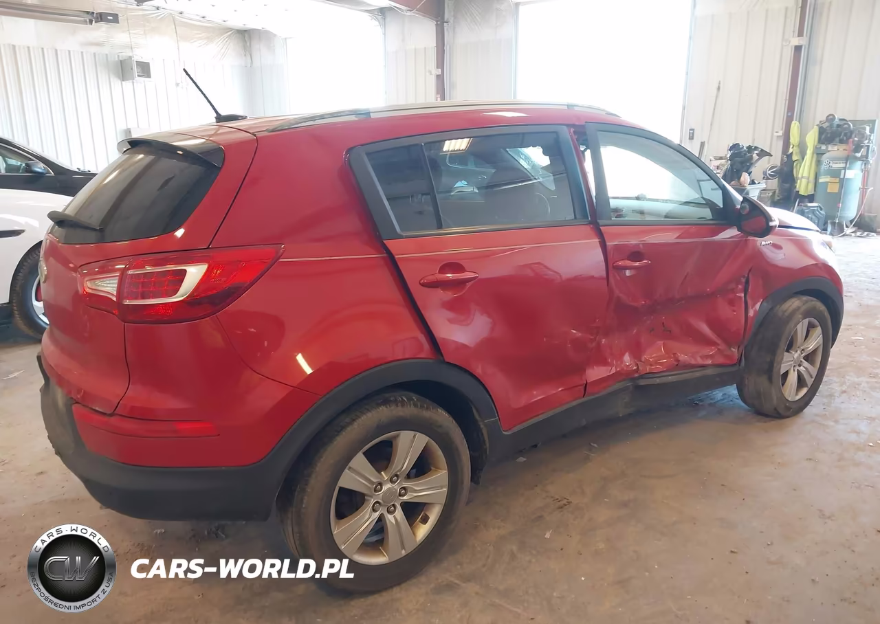 2011 Kia Sportage Lx VIN:KNDPBCA22B7086111 - 4