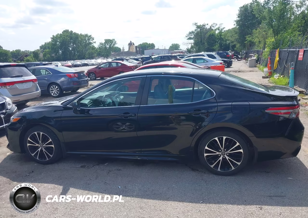 2018 Toyota Camry Se VIN:4T1B11HK8JU155614 - 14
