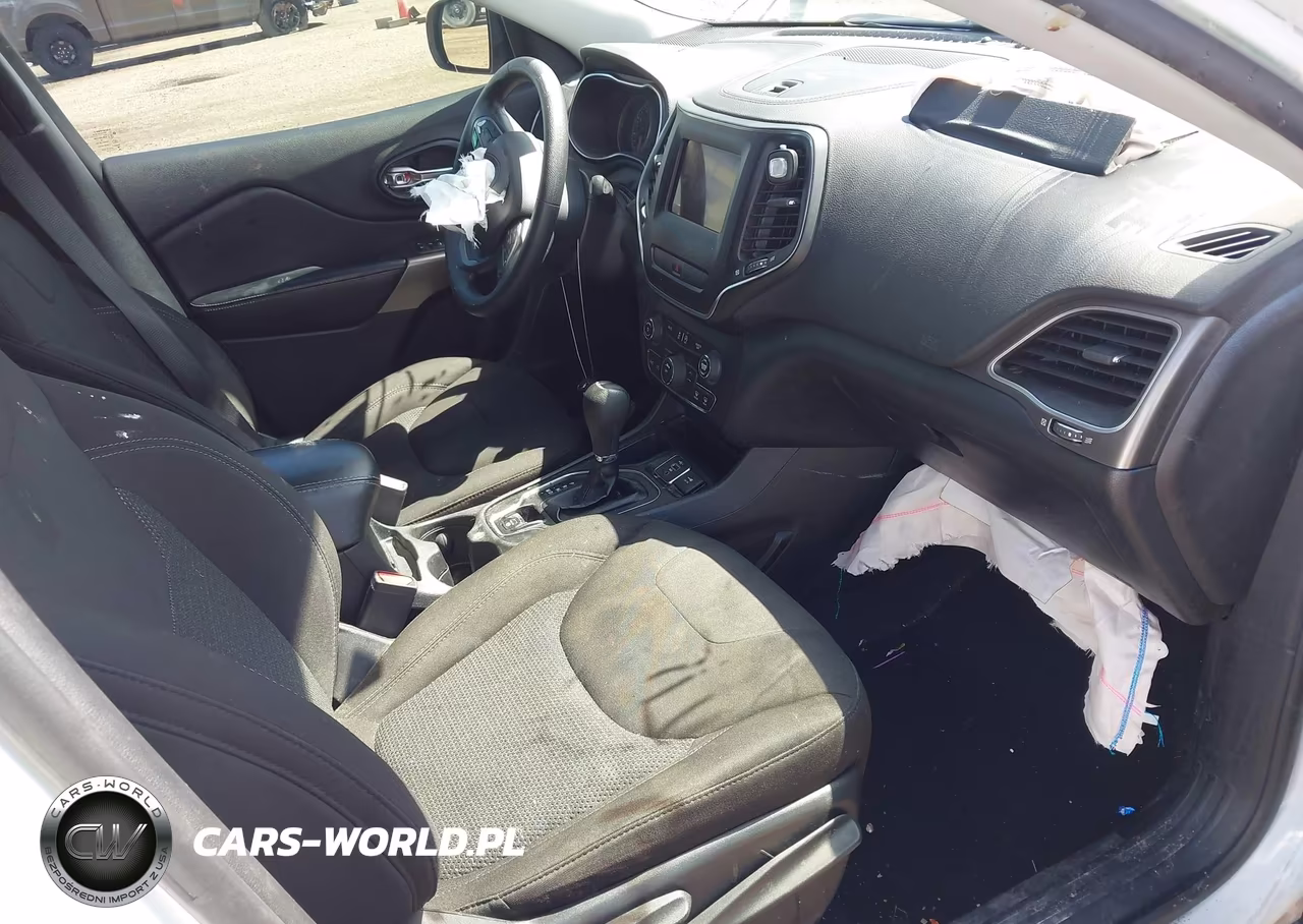 2019 Jeep Cherokee Latitude Fwd VIN:1C4PJLCB8KD428324 - 5