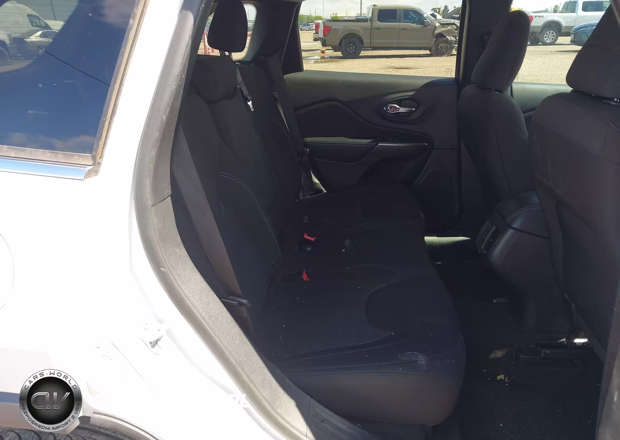 2019 Jeep Cherokee Latitude Fwd VIN:1C4PJLCB8KD428324 - 8