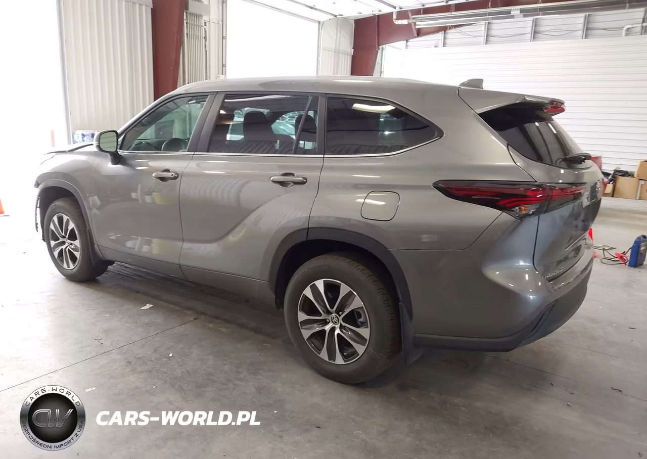 2025 Toyota Highlander Xle VIN:5TDKDRBH3SS593602 - 3