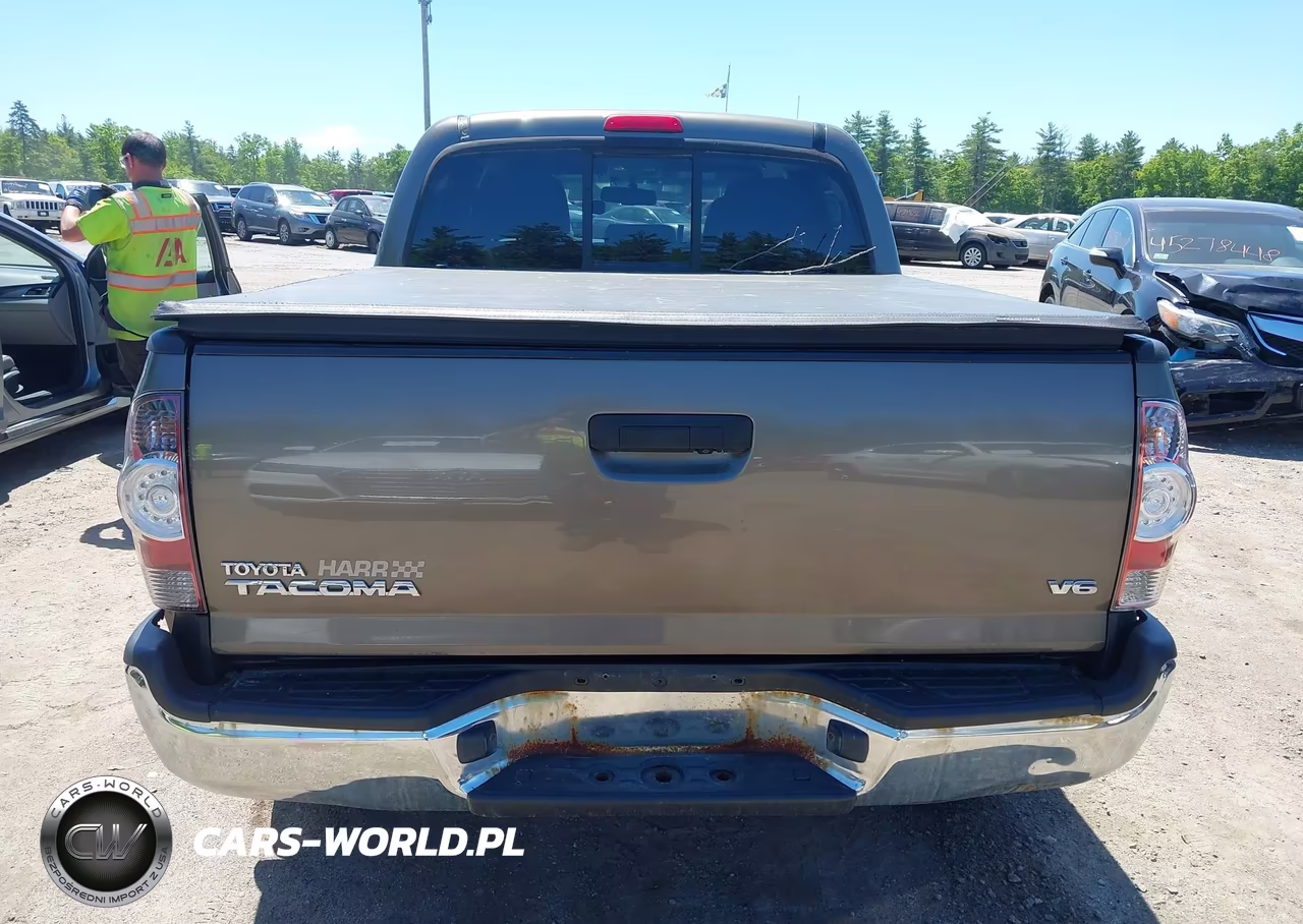 2013 Toyota Tacoma Base V6 VIN:3TMLU4EN9DM111792 - 17