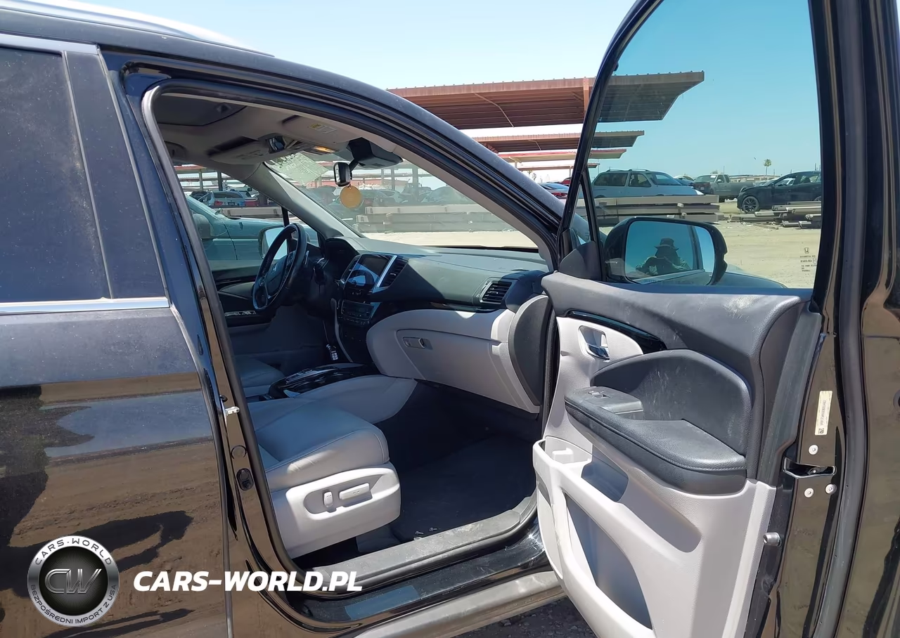 2016 Honda Pilot Touring VIN:5FNYF5H95GB053483 - 5