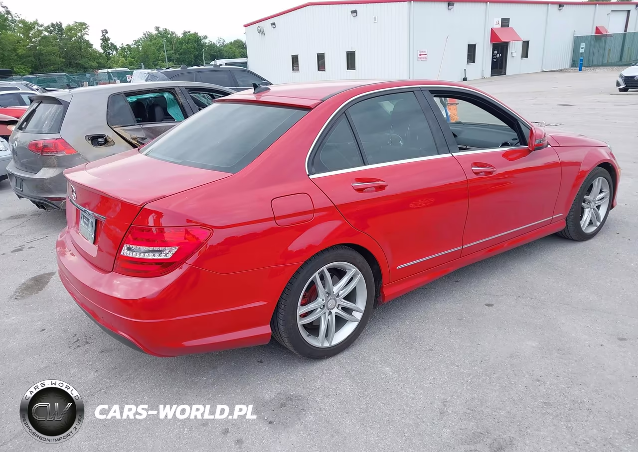 2014 Mercedes-Benz C 250 Sport VIN:WDDGF4HB6EA947075 - 4